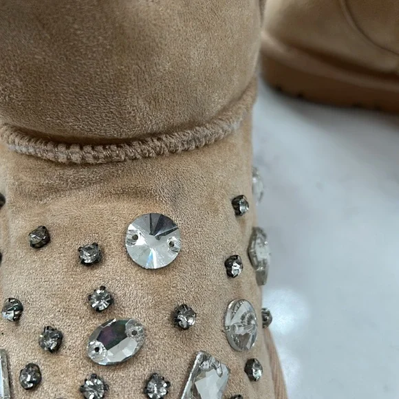 AZALEA WANG Gorgeous Blinged out UGG style boot size 8 NWOB - Picture 6 of 10